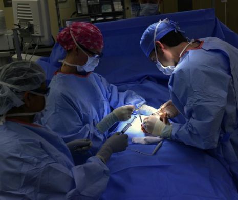 Chirurgul care se credea Freddie Krueger A NENOROCIT UN PACIENT pe ritmuri de hip-hop. SCANDAL MEDICAL de răsunet