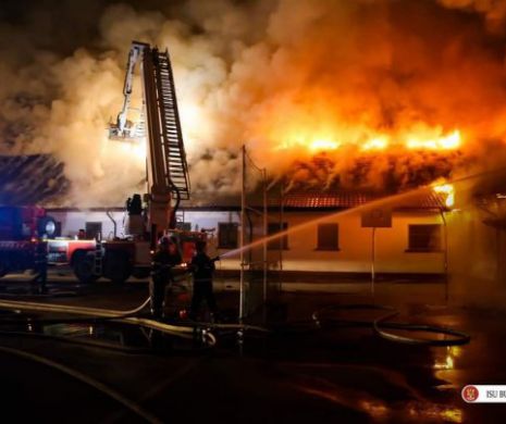 Comitetul Local pentru Situații de Urgență, convocat la Primăria Sector 5 după incendiul care a distrus Școala 124. Unde sunt relocaţi elevii
