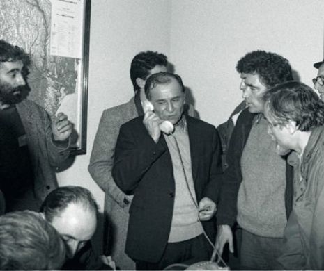 Dosarul Mineriadei. Ion Iliescu și Petre Roman au telefonat PERSONAL la mai multe mine pentru a chema ortacii la București