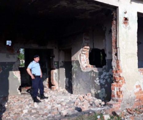Fetița violată și ucisă la Baia Mare a fost înmormântată în rochie de mireasă