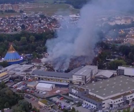 INCENDIU DEVASTATOR în al doilea cel mai mare parc de distracții din Europa! 25.000 de oameni au fost EVACUAȚI. Care este starea