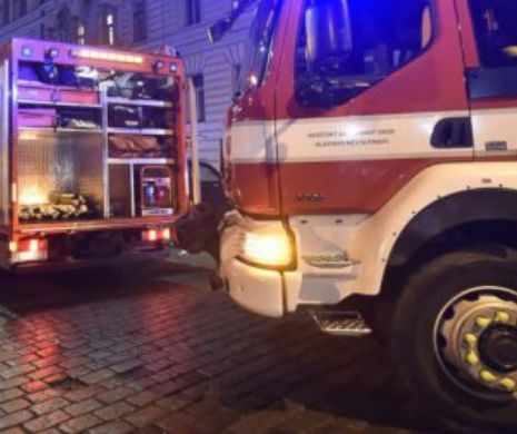 INCENDIU la Vâlcea. Peste 300 de persoane au fost EVACUATE