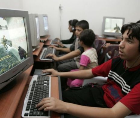 Informații ÎNGRIJORĂTOARE pentru părinți. Dependența copiilor de internet a atins cote ALARMANTE