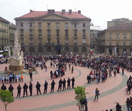 Mii de oameni așteptați să citească cu voce tare în centrul Timișoarei