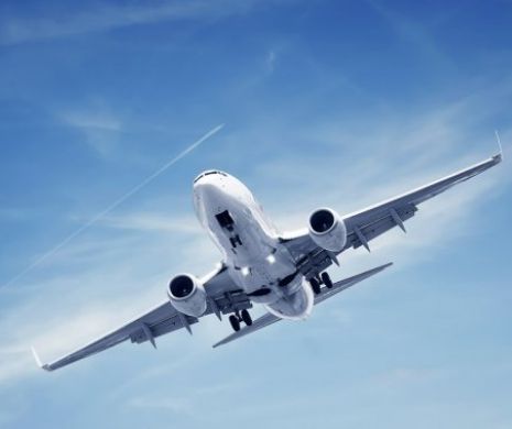 PANICĂ la bordul unui avion! A pierdut 9.000 de metri altitudine în câteva minute. Ce s-a întâmplat cu cei 200 de pasageri