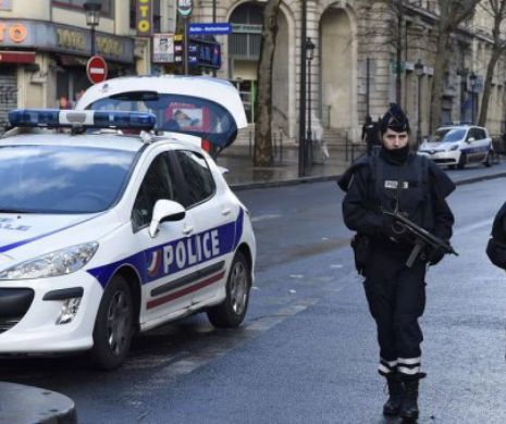 PARISUL SUB TEROARE! Un bărbat a ÎNJUNGHIAT mai mulți oameni, pe stradă