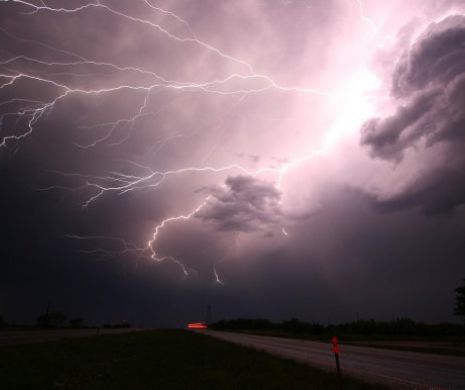 Ploile torențiale și furtunile LOVESC România în următoarele ore. Anunțul de ultimă oră al meteorologilor