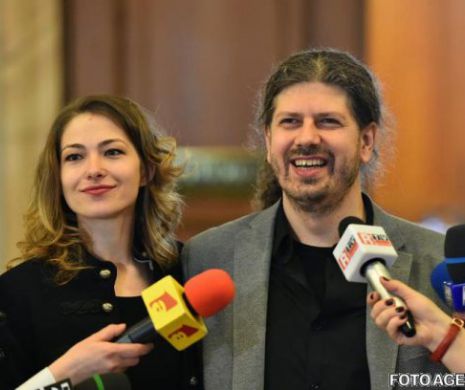 Remus Cernea se VĂICĂREȘTE pe Facebook că l-a PĂRĂSIT iubita! VINOVAȚII sunt niște apropiați în care avea încredere!