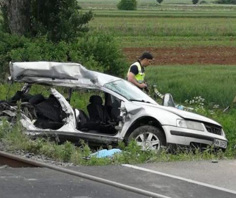 TRAGEDIA care ȘOCHEAZĂ România! Patru studente au fost SPULBERATE de un tren. Se întorceau de la festivitatea de absolvire