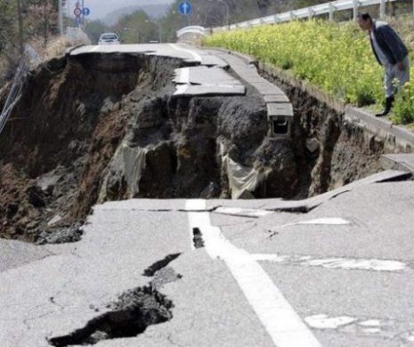 Un CRATER de 30 de metri pătrați „INCOMODEAZĂ” TRAFICUL pe un DRUM NAȚIONAL DIN ROMÂNIA. Autoritățile NU au făcut NIMIC