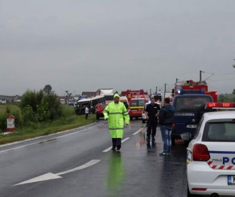 ACCIDENT GRAV de microbuz. Un MORT și peste 20 de RĂNIȚI. ISU a activat PLANUL ROȘU