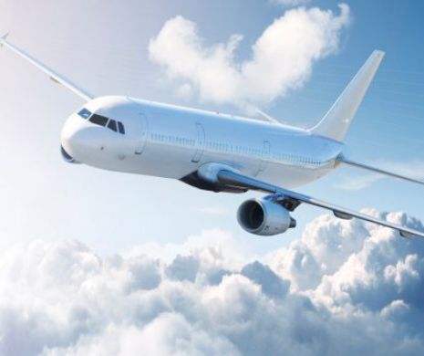 Panică în aer. Avion plin de pasageri bolnavi de COVID-19. Autoritățile sunt în alertă