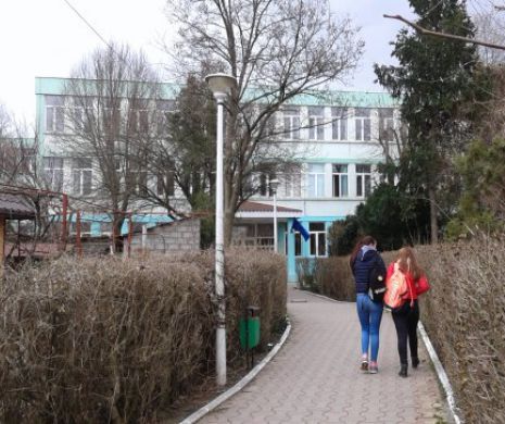 Decizie SCANDALOASĂ luată de conducerea liceului în cazul elevei BĂTUTĂ de îngrijitoare