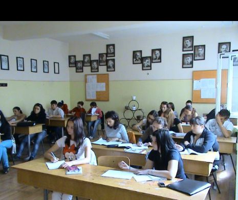 ELEVII spun „ADIO” telefoanelor mobile. INTERDICȚIA CONTROVERSATĂ a fost ADOPTATĂ de deputați