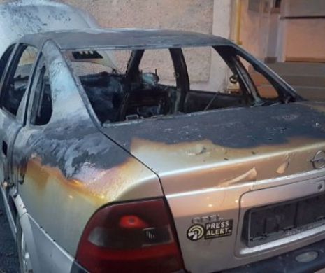 EXECUȚIE în STIL MAFIOT. Mașina unui cunoscut JURNALIST din ROMÂNIA a fost INCENDIATĂ