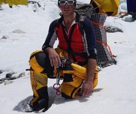 Hoții au ajuns până pe Everest! Un alpinist a fost nevoit să renunțe la o urcare de record din cauza lor