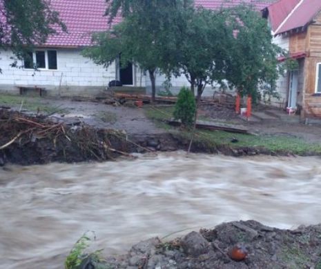 IGSU: Capitala şi 44 de localităţi din 16 judeţe, afectate de furtuni