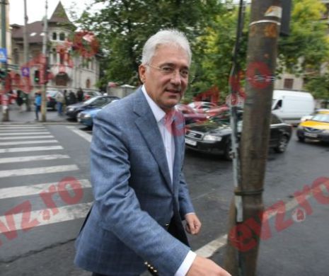 IMAGINI SENZAȚIONALE cu Adriean Videanu. Cum a fost surprins fostul primar la PLAJĂ - FOTO