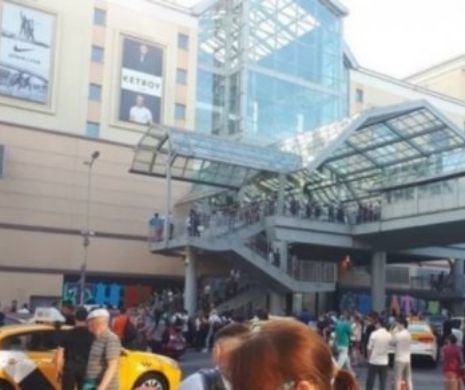 INCENDIU DE PROPORȚII la un centru comercial! MII DE OAMENI au fost EVACUAȚI DE URGENȚĂ