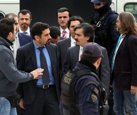 LUNETIȘTII greci apără 8 militari turci de MÂNA LUNGĂ a lui Erdogan