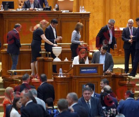 Moțiunea manifest prin care OPOZIȚIA vrea răsturnarea GUVERNULUI DĂNCILĂ a fost depusă. Semnatarii consideră că demiterea actualului guvern este o „urgență națională”