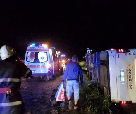 PLAN ROȘU de urgență, la Constanța. AUTOCAR cu ZECI de COPII, din Ucraina, RĂSTURNAT pe DN2A