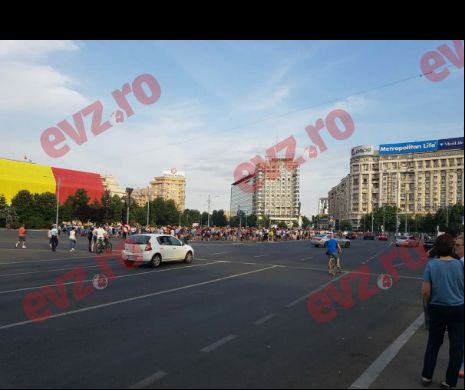 Protest #rezist în București! Aproximativ 200 de persoane s-au strâns în fața Guvernului