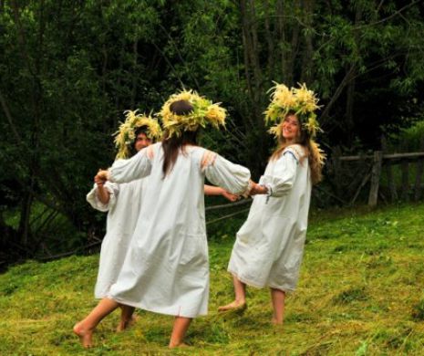 Ritualuri de Sânziene, noaptea, pe lac, la Muzeul Satului Bănățean