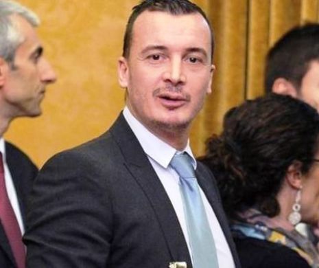 Un lider italian ȘTERGE PE JOS cu toți românii: „Îl pui să facă ZECE DUȘURI, tot are un miros...” VIDEO SCANDALOS