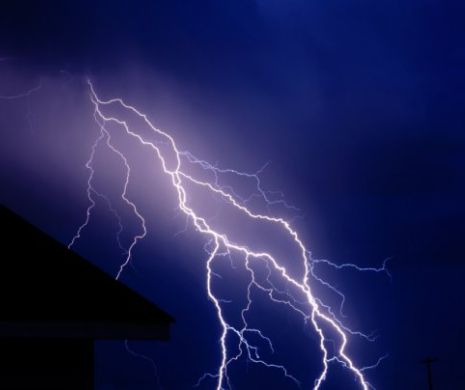 URGIA METEO nu a dispărut. Este Cod portocaliu de FURTUNĂ! Avertizare de la ANM