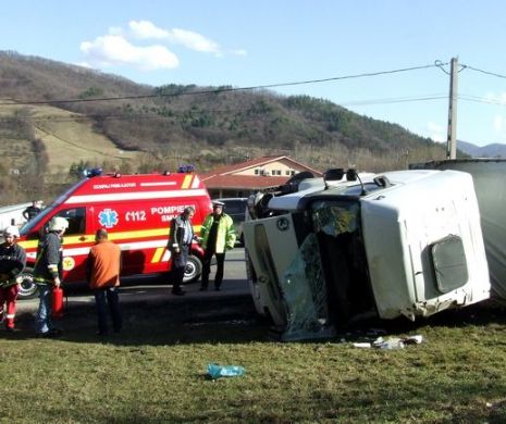 Accident GRAV pe Valea Oltului. Un MORT și trei răniți. CUM SE CIRCULĂ în zonă