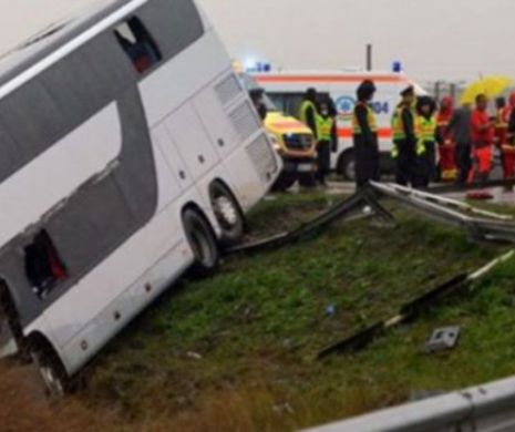 ACCIDENT pe AUTOSTRADA A1. Un autocar plin cu oameni s-a RĂSTURNAT