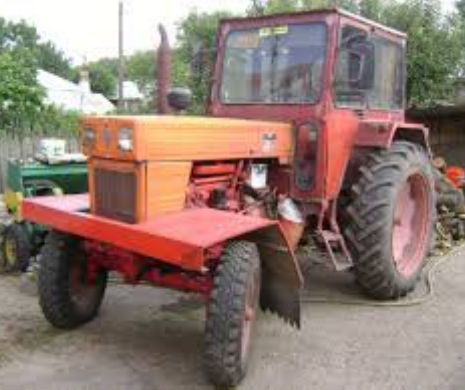 Au folosit un tractor pentru a jefui o bancă