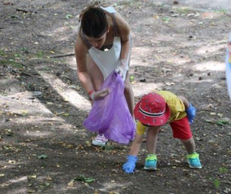 BOTOŞANI. Au curăţat un loc de joacă şi au fost puşi să ducă gunoiul înapoi