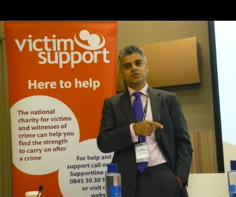 Cele mai multe CRIME şi JAFURI au loc în Londra lui Sadiq Khan, primarul musulman. Au DEPĂŞIT New York-ul