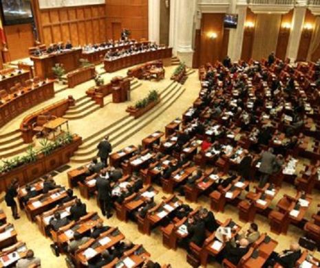 Codul de procedură penală strică vacanța parlamentarilor. Liberalii solicită CCR o amânare a dezbaterii iar cele două Camere sunt în sesiune