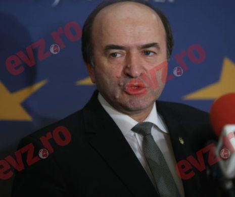 Inspecția Judiciară s-a AUTOSESIZAT după un DIALOG pe FACEBOOK. Sunt vizați Tudorel Toader și un procuror DNA