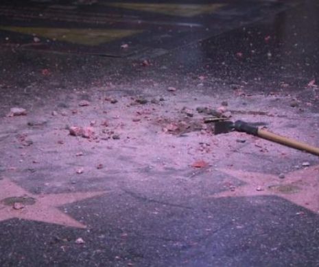 ISTERIA anti-Trump duce la ÎNCĂLCAREA LEGII. După ce au DOBORÂT statui ale înaintașilor, se RĂZBOIESC cu steaua de la Hollywood