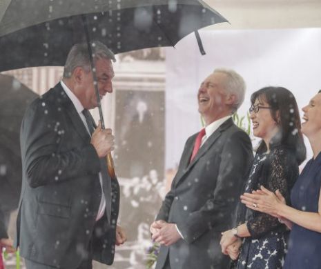 Liderii PSD s-au îmbulzit la recepţia dedicată Zilei Naţionale a SUA!