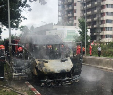 Microbuz INCENDIAT. ALERTĂ într-o ZONĂ REZIDENȚIALĂ din București