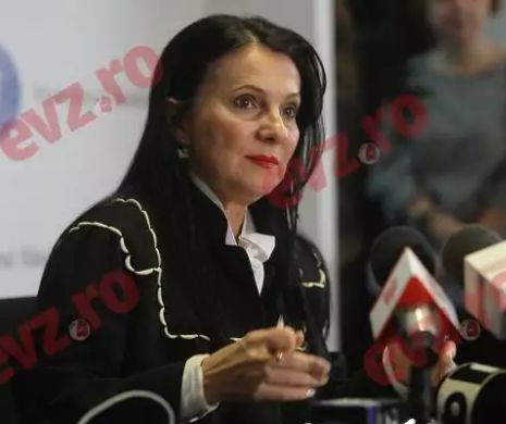 Ministrul Sănătății, Sorina Pintea, face echipă cu medicii din transplant