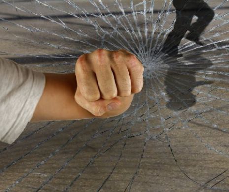 Nuntă DISTRUSĂ în câteva minute. Un LUPTĂTOR a bătut doi frați veniți în CONCEDIU din Marea Britanie