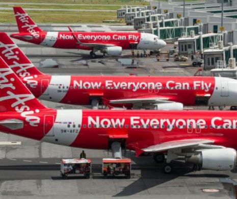 Oroare la bordul unui avion! Un nou-născut era ascuns într-o toaletă, cu hârtie igienică în gură