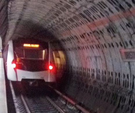 PANICĂ la METROU! Este FUM pe peron, iar accesul călătorilor a fost RESTRICȚIONAT
