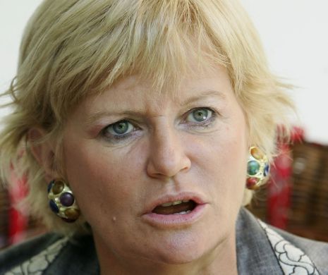 PANICĂ. MONICA TATOIU, la un pas să fie bătută în avion!!! „A fost la o secundă să-mi spargă proteza” Declarații NĂUCITOARE