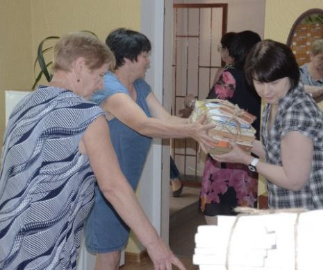 Pod de CARTE peste PRUT de CENTENAR