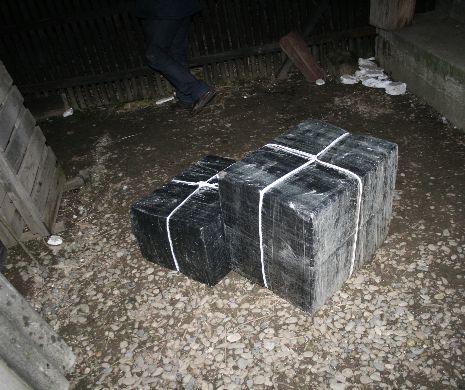 Polițiști de frontieră, contrabandiști de țigări cu mașina MAI