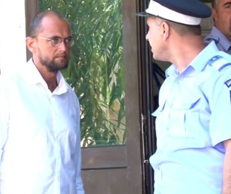 PROBLEME MARI pentru ORESTE. După scandalul DROGURILOR, începe RĂZBOIUL cu POLIȚIA. Din ce cauză a rămas prezentatorul fără ACTE