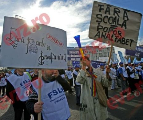 Profesorii ies în stradă pentru femeile de serviciu și paznicii din școli