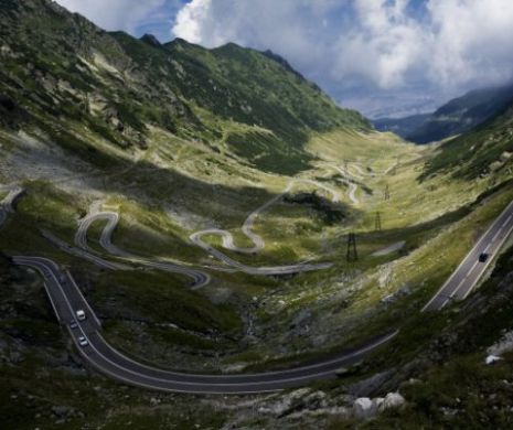 Record de viteză pe Transfăgărăşan. Pilotul britanic Mark Higgins încântat de frumuseţea Carpaţilor şi ospitalitatea localnicilor